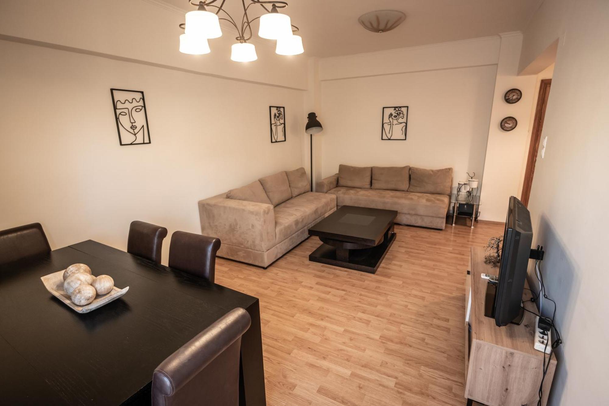 Central Escape Apartment Каламата Екстериор снимка
