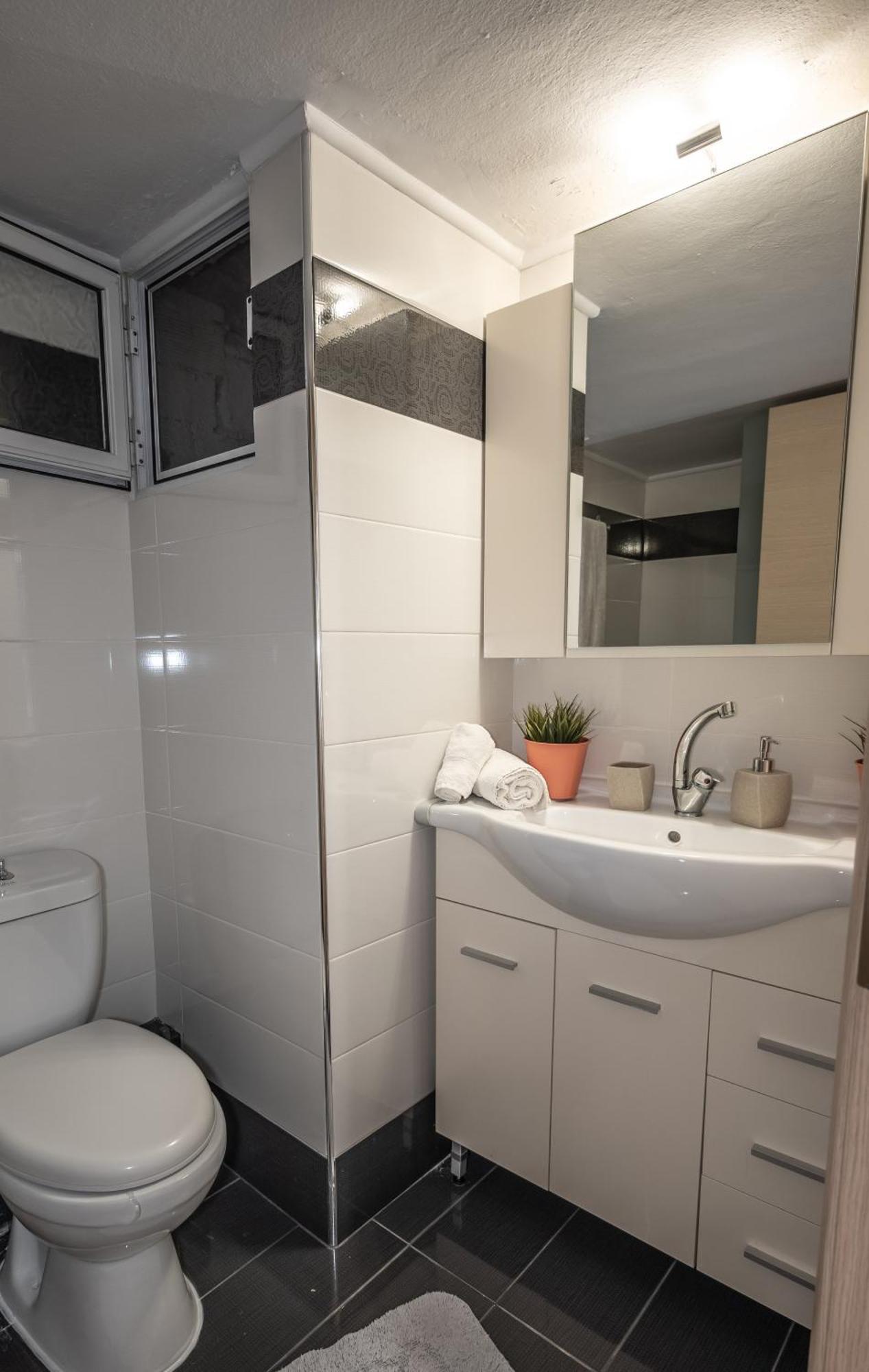 Central Escape Apartment Каламата Екстериор снимка