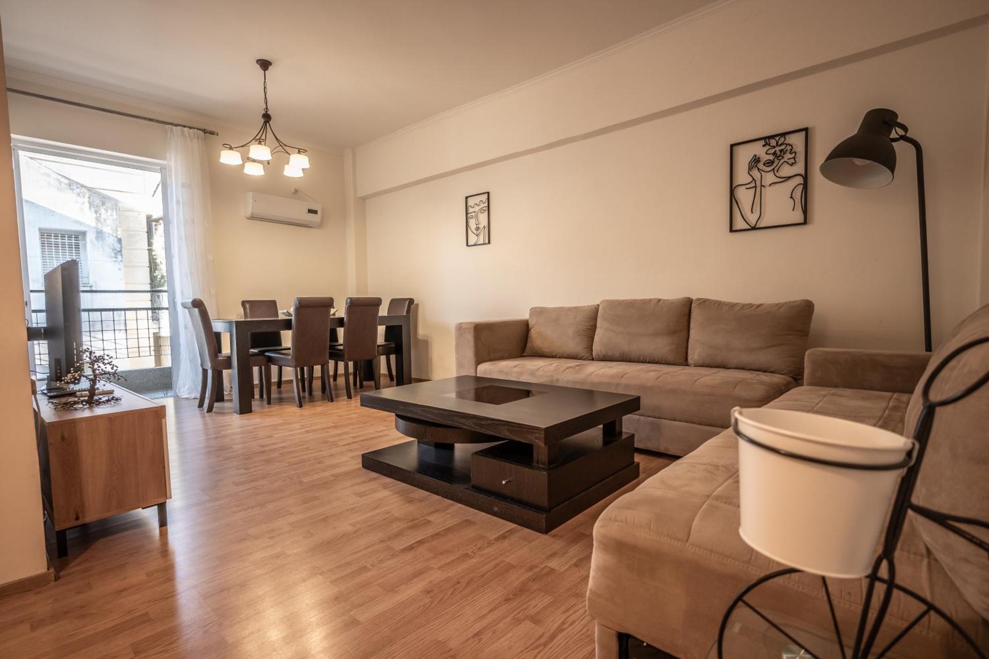 Central Escape Apartment Каламата Екстериор снимка