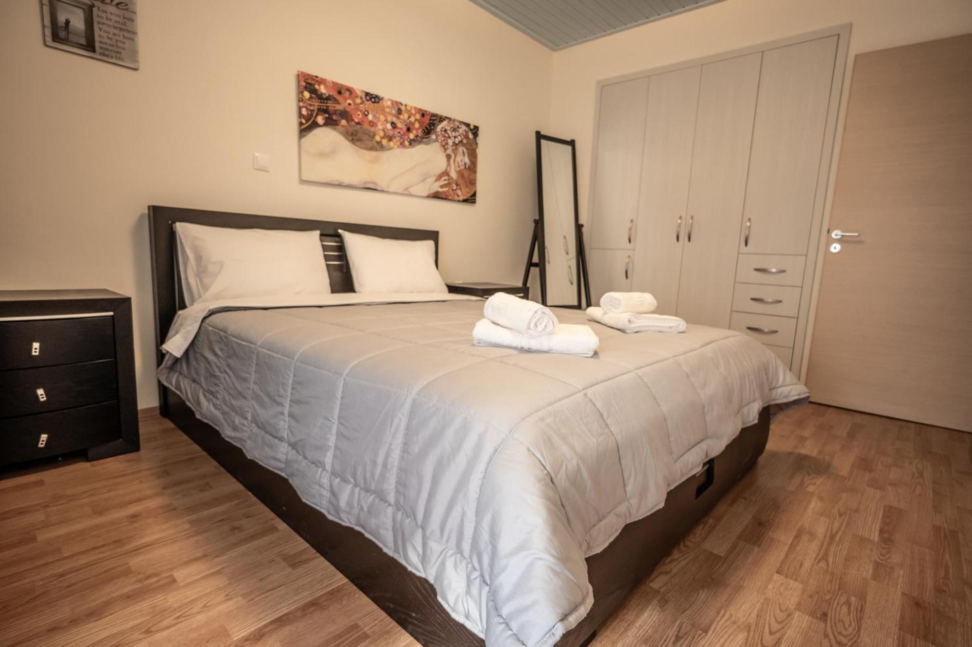 Central Escape Apartment Каламата Екстериор снимка