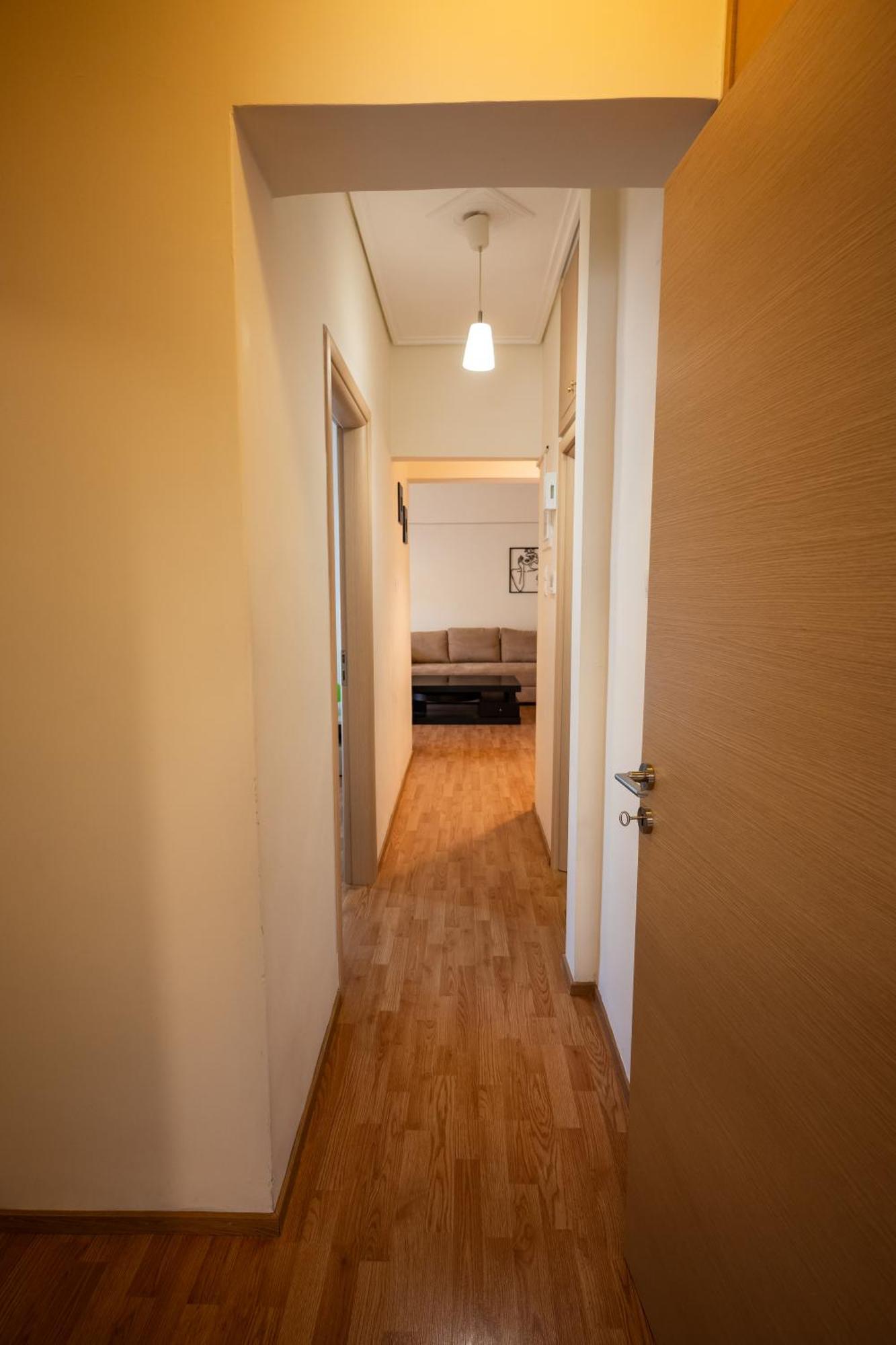 Central Escape Apartment Каламата Екстериор снимка
