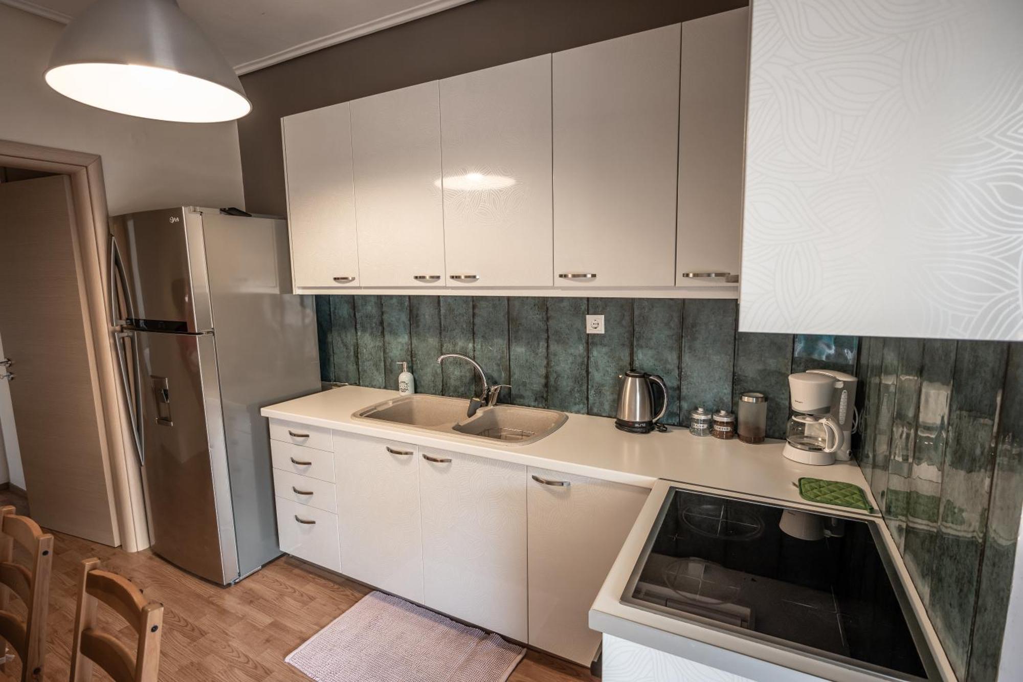 Central Escape Apartment Каламата Екстериор снимка