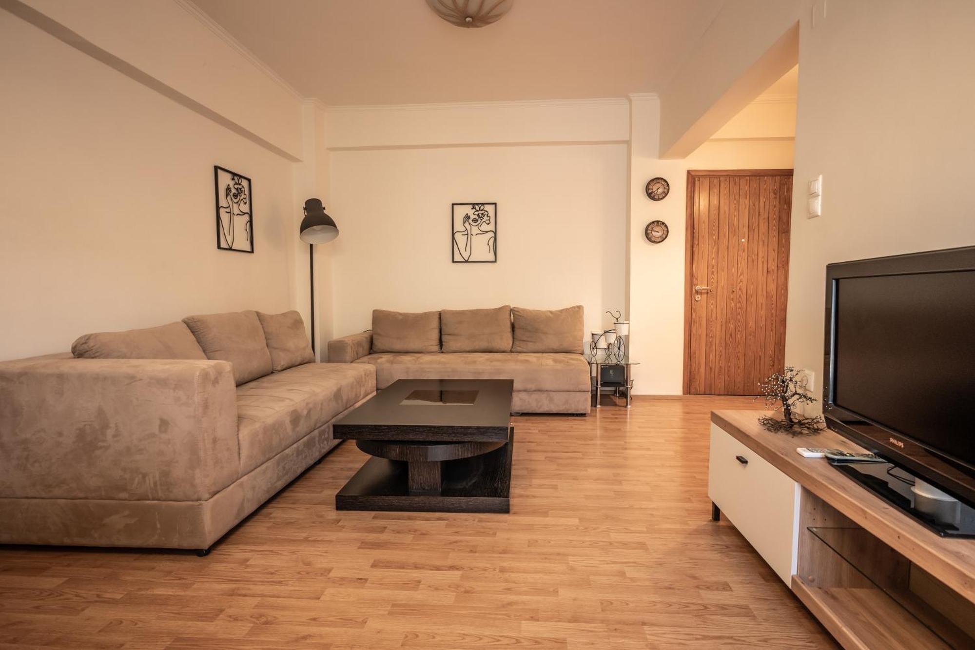 Central Escape Apartment Каламата Екстериор снимка